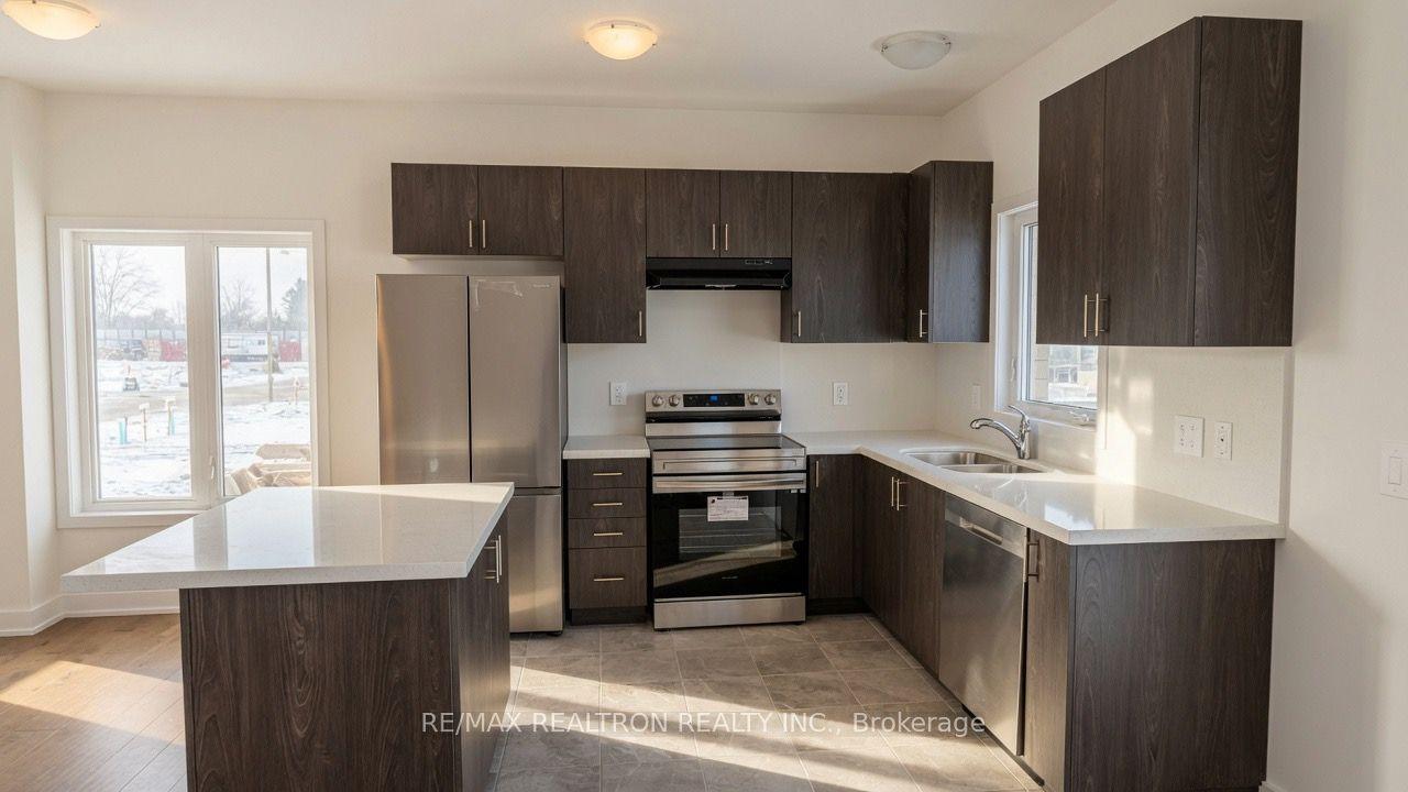 36 Westwood Avenue W — photo 1