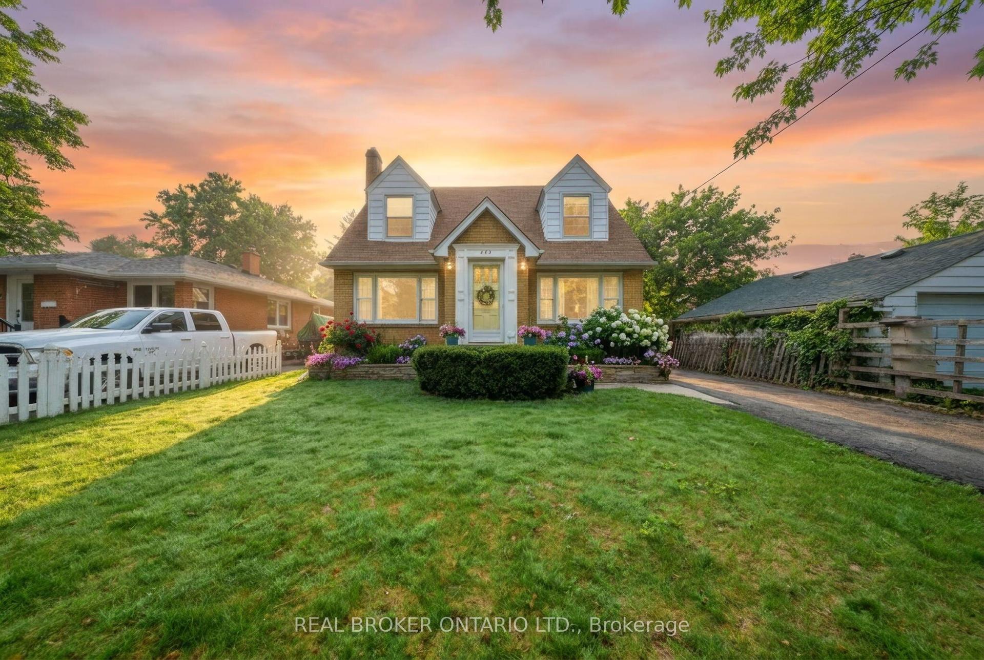 243 Sydney Street, Milton — Detached for sale, photo 1