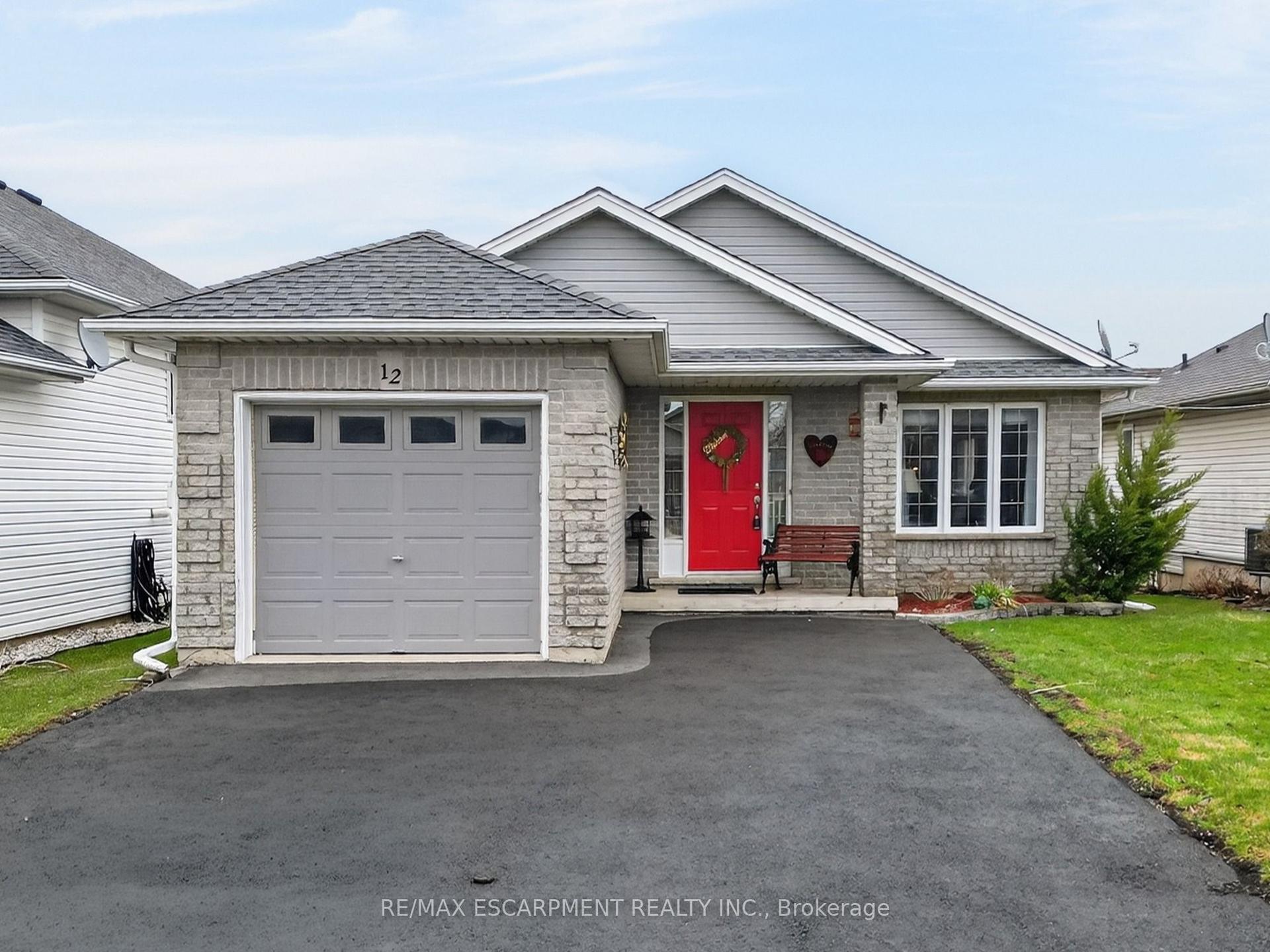 12 Courtney Crescent — photo 1