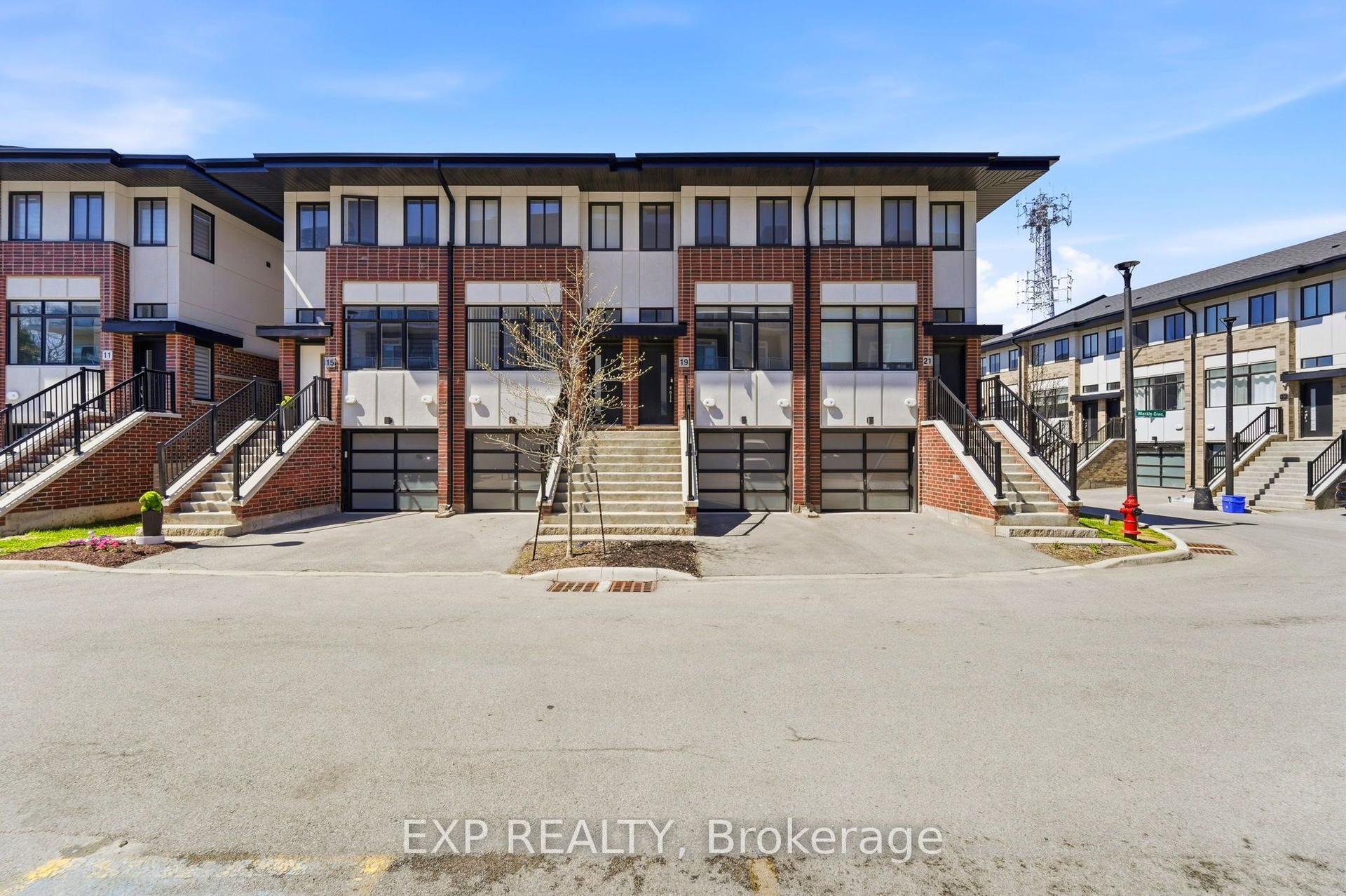 19 Markle Crescent, Hamilton — Condo Town for sale, photo 1