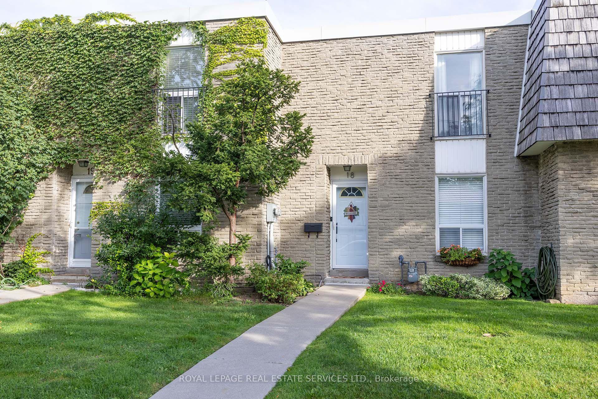 71 Old Burnhamthorpe Road 18 #18, Toronto — Condo Town for sale, photo 1