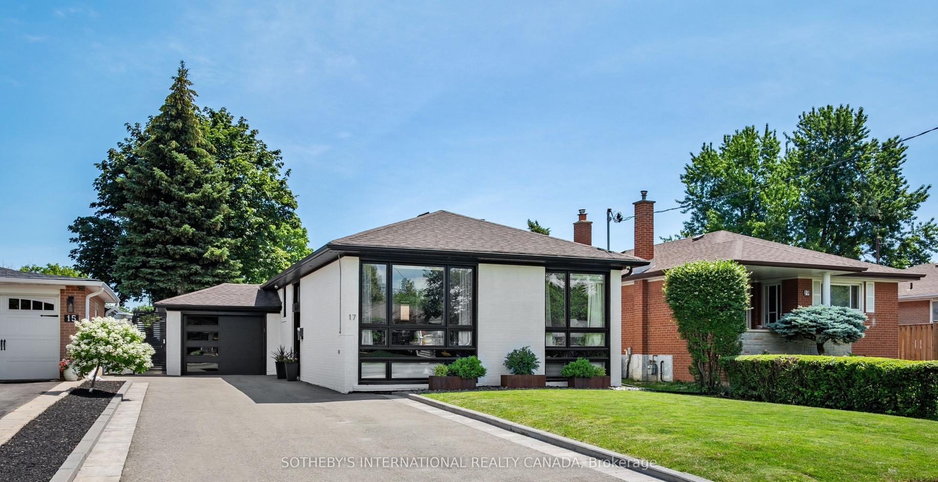 17 Sigmont Road, Toronto — Detached for sale, photo 1