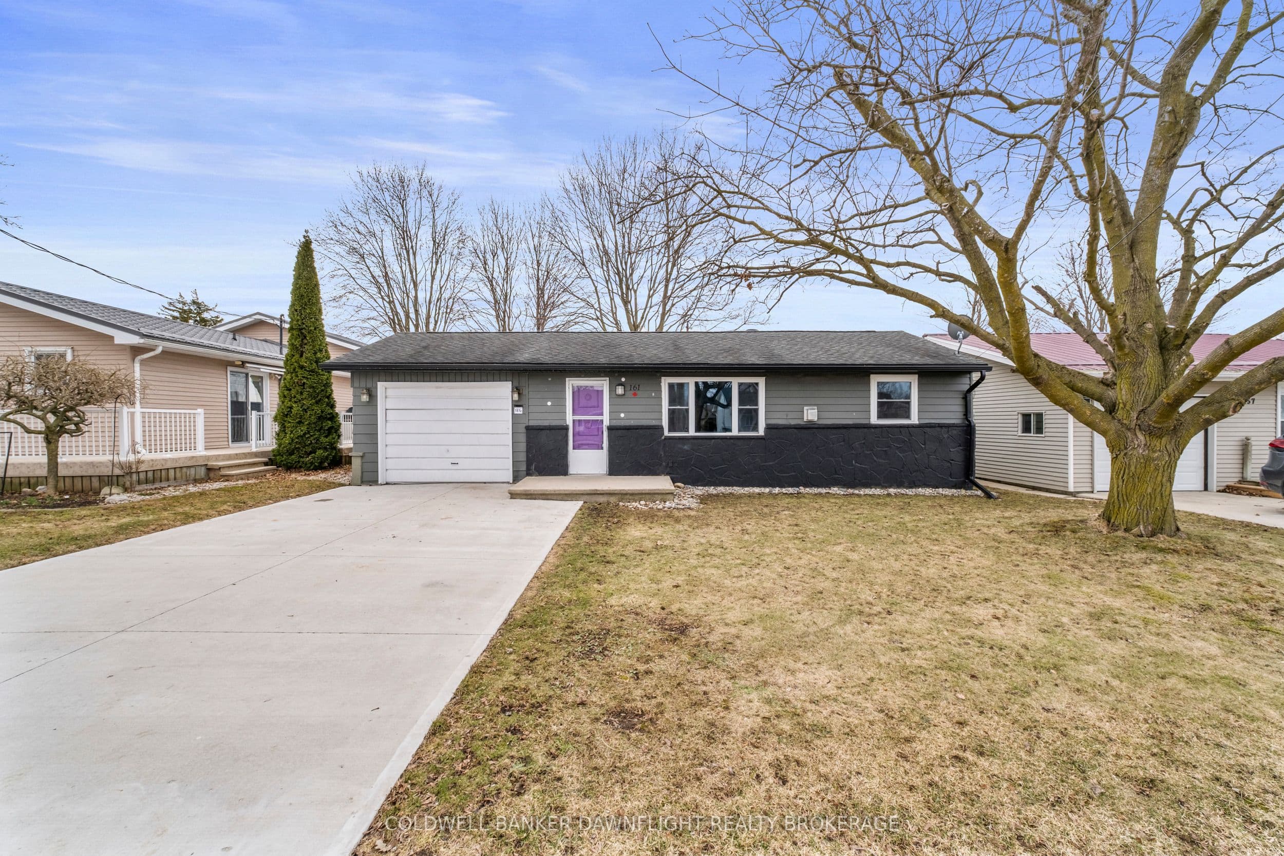 161 HURON Street E — photo 1