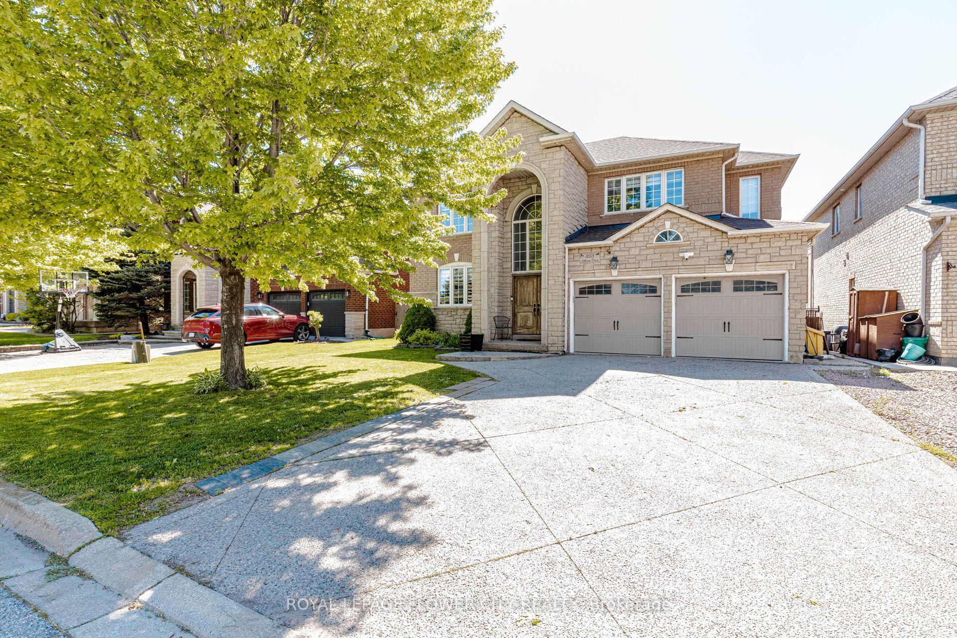 1058 Agram Drive, Oakville — Detached for sale, photo 1