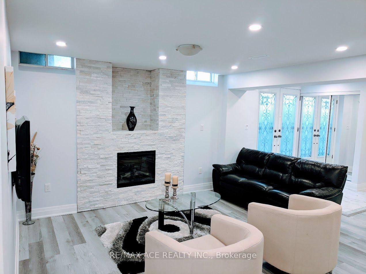 29 Frampton Road, Brampton — Detached for lease, photo 1