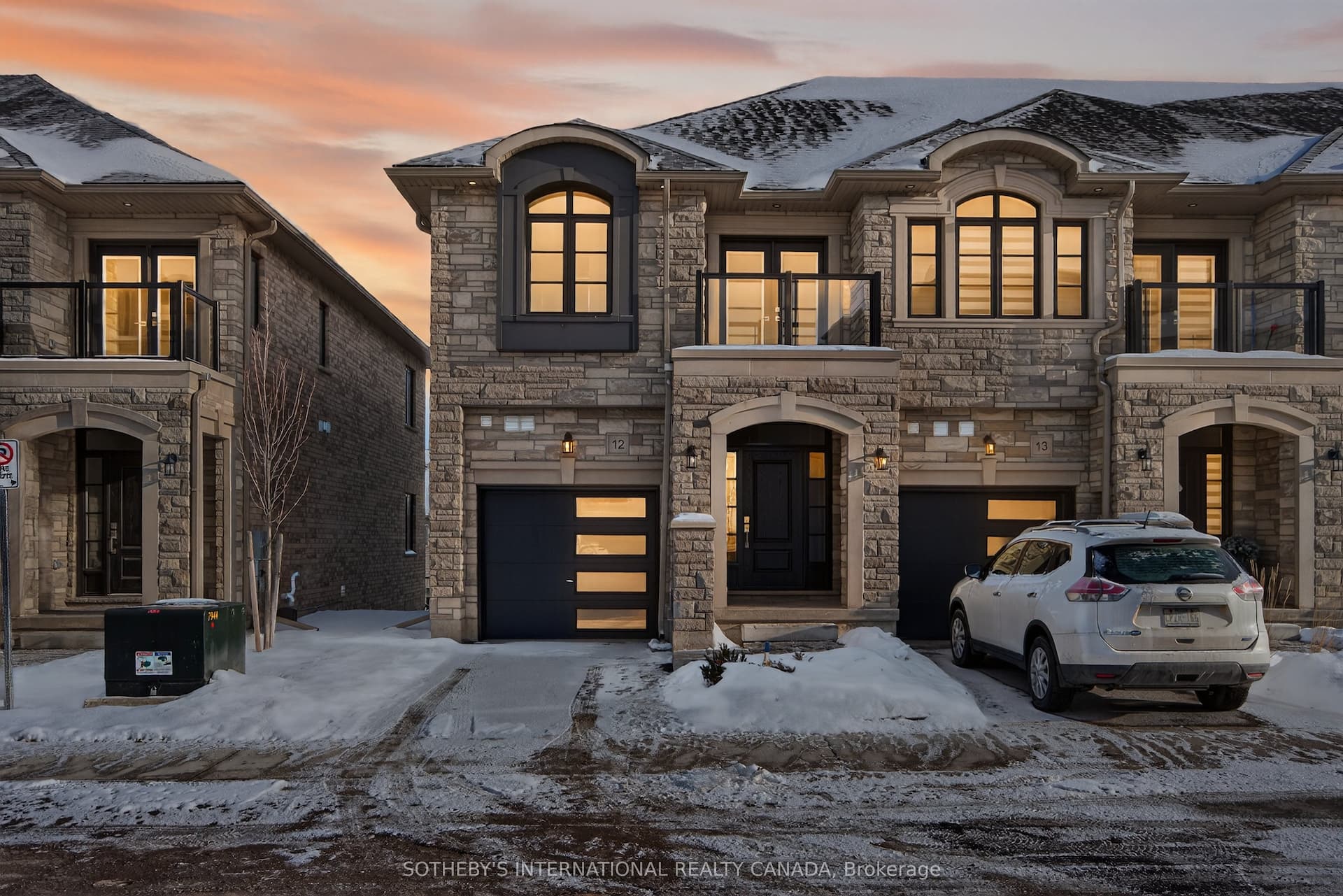 675 Victoria Road N 12 #12 — photo 1