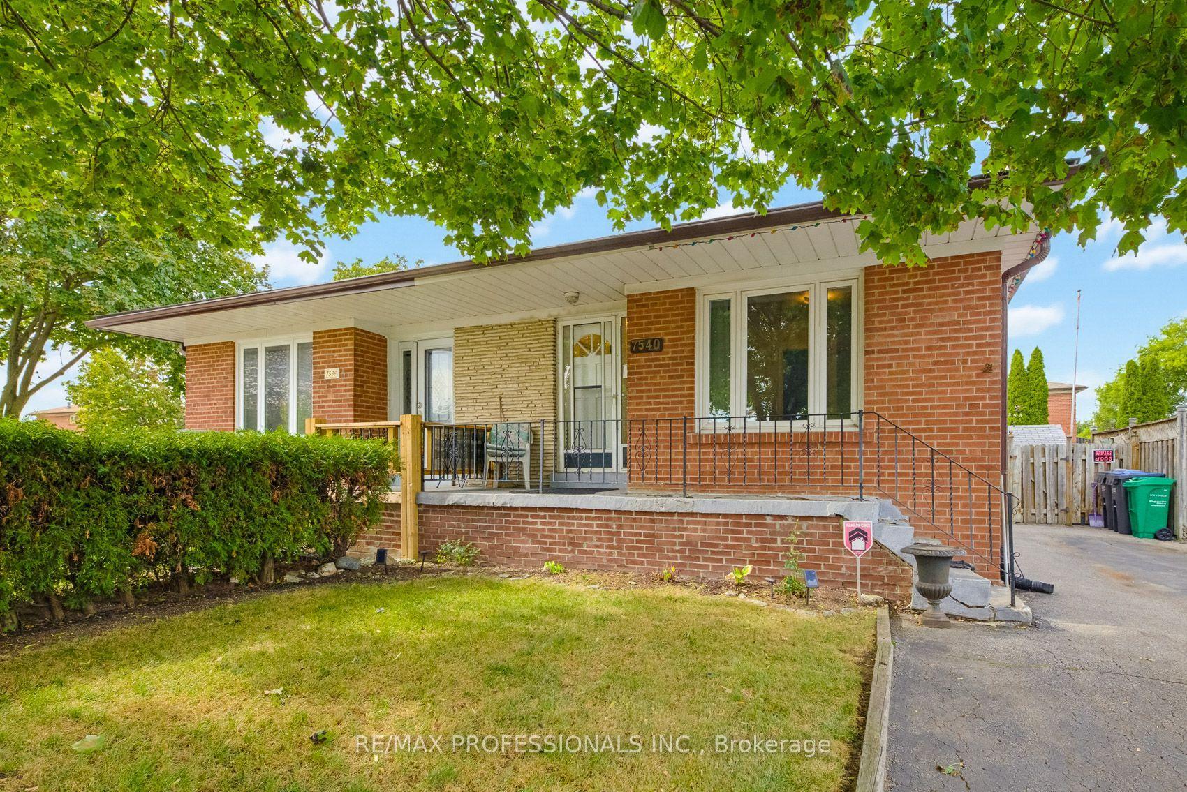 7540 Darcel Avenue, Mississauga — Semi-Detached for sale, photo 1