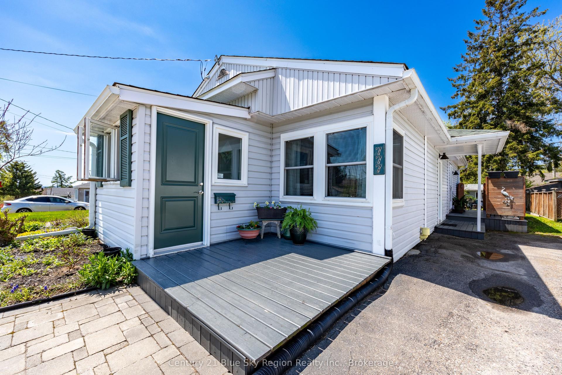 777 Douglas Street — photo 1