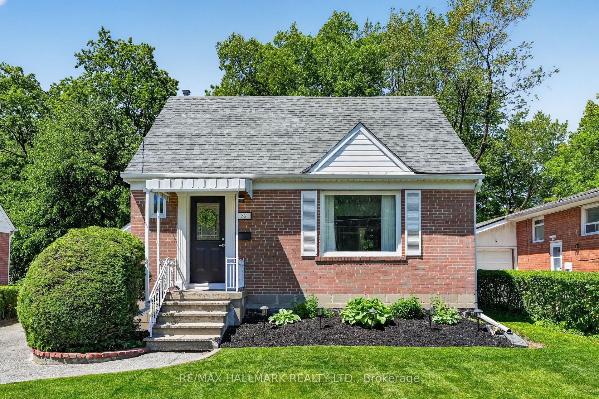 32 Rockwood Drive — photo 1