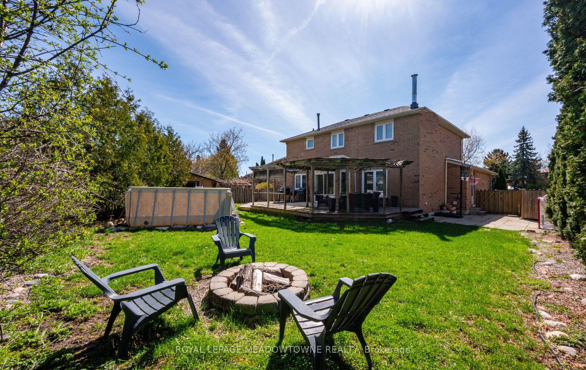 16 Cox Crescent — photo 1