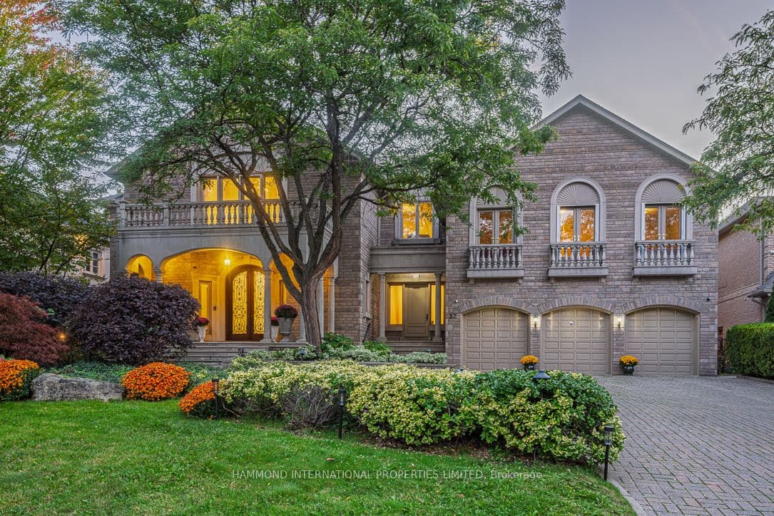 32 Arjay Crescent — photo 1