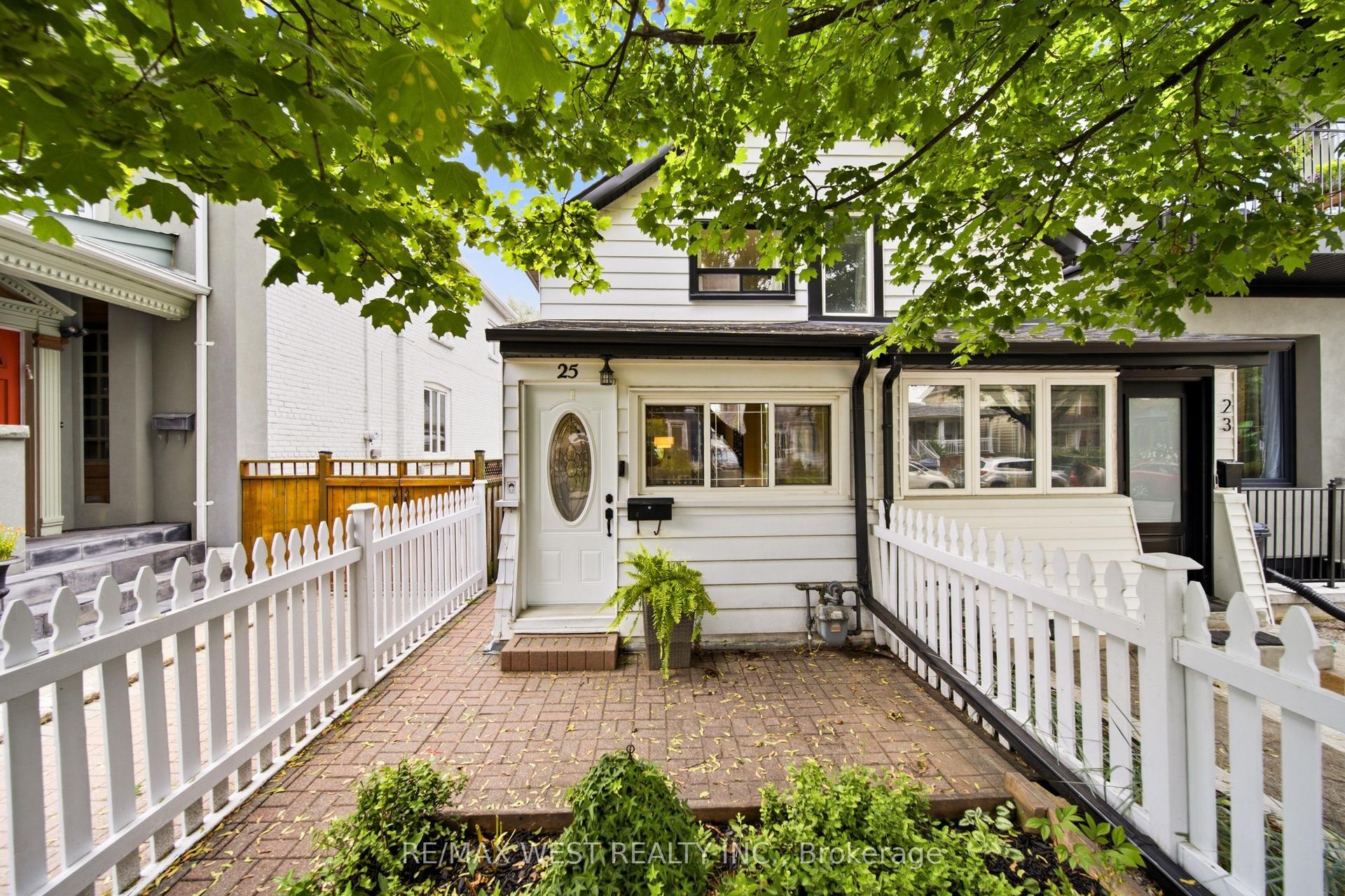 25 Batavia Avenue, Toronto — Semi-Detached for sale, photo 1