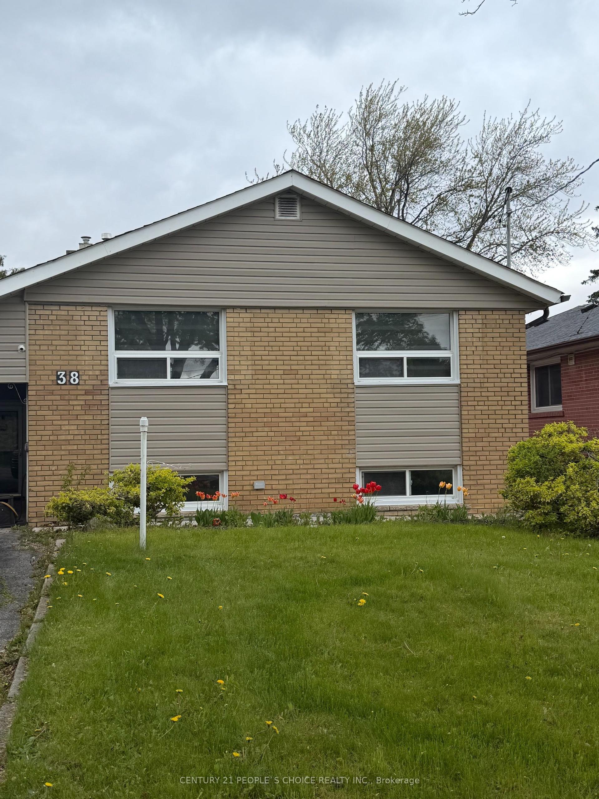 38 Westhumber Boulevard E — photo 1