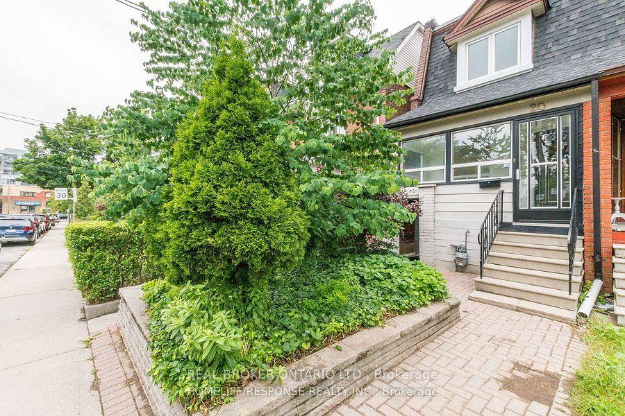 20 W Golden Avenue Upper #Upper, Toronto — Semi-Detached for lease, photo 1