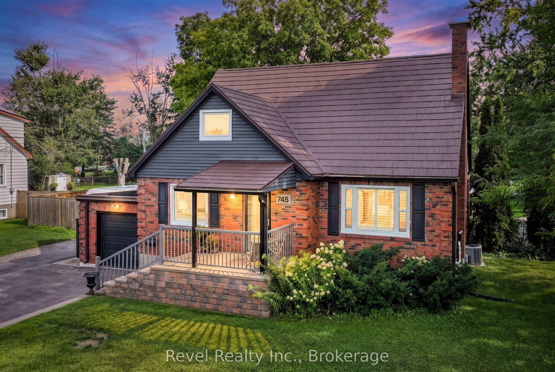 745 Crawford Drive, Peterborough — Detached for sale, photo 1