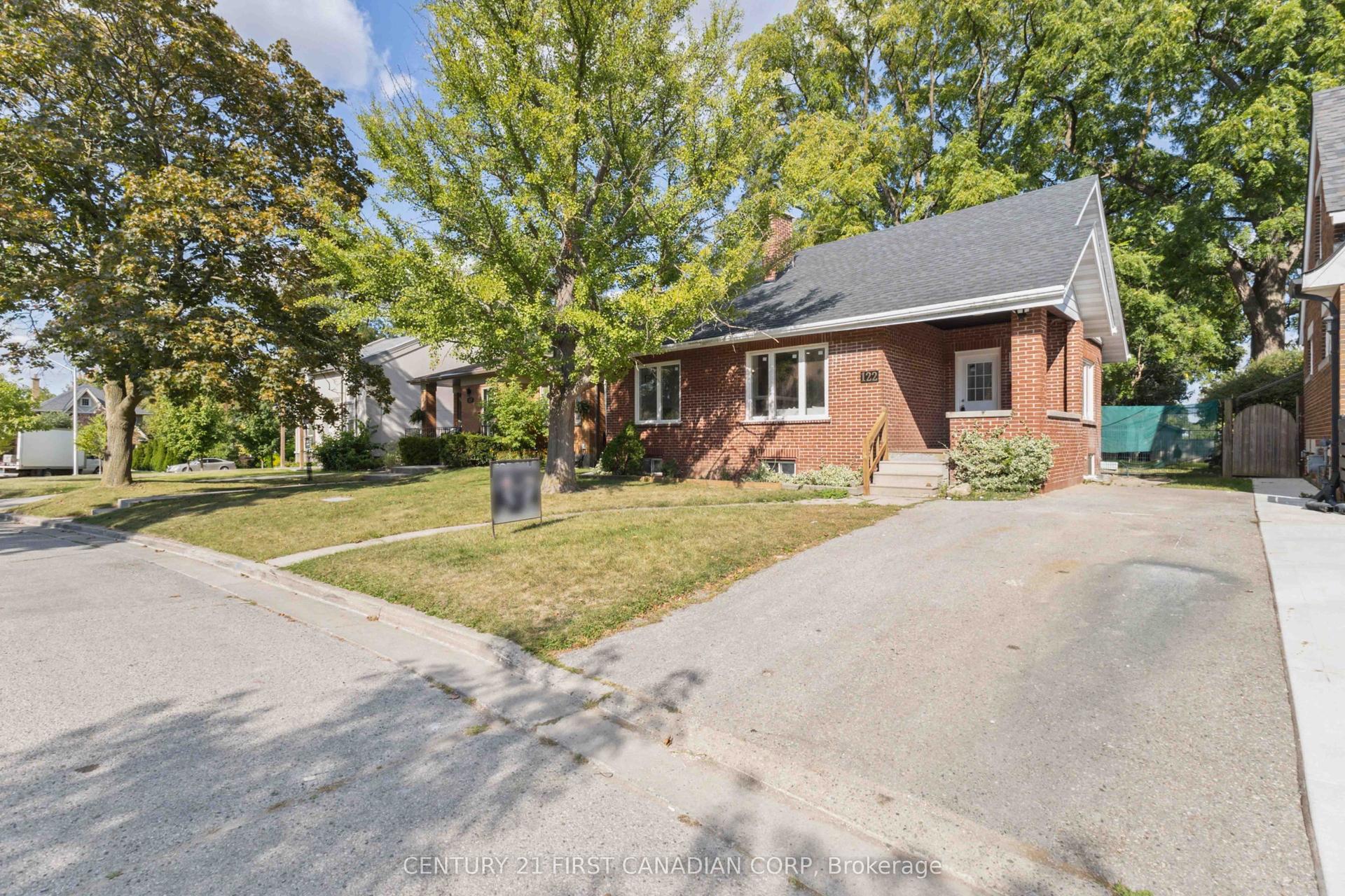 122 Windsor Crescent, London South — Detached for lease, photo 1