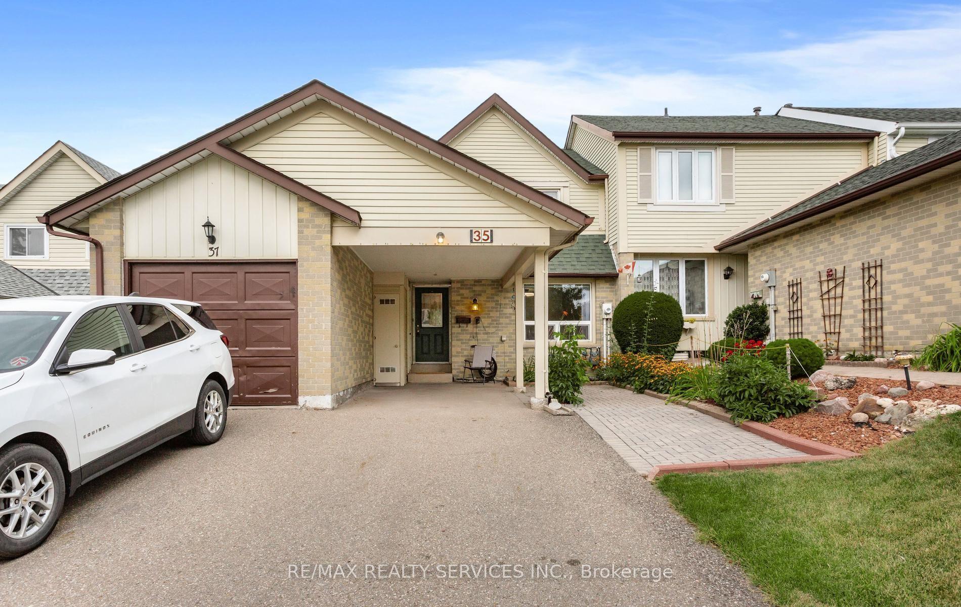 35 Sparklett Crescent, Brampton — Townhouse for sale, photo 1