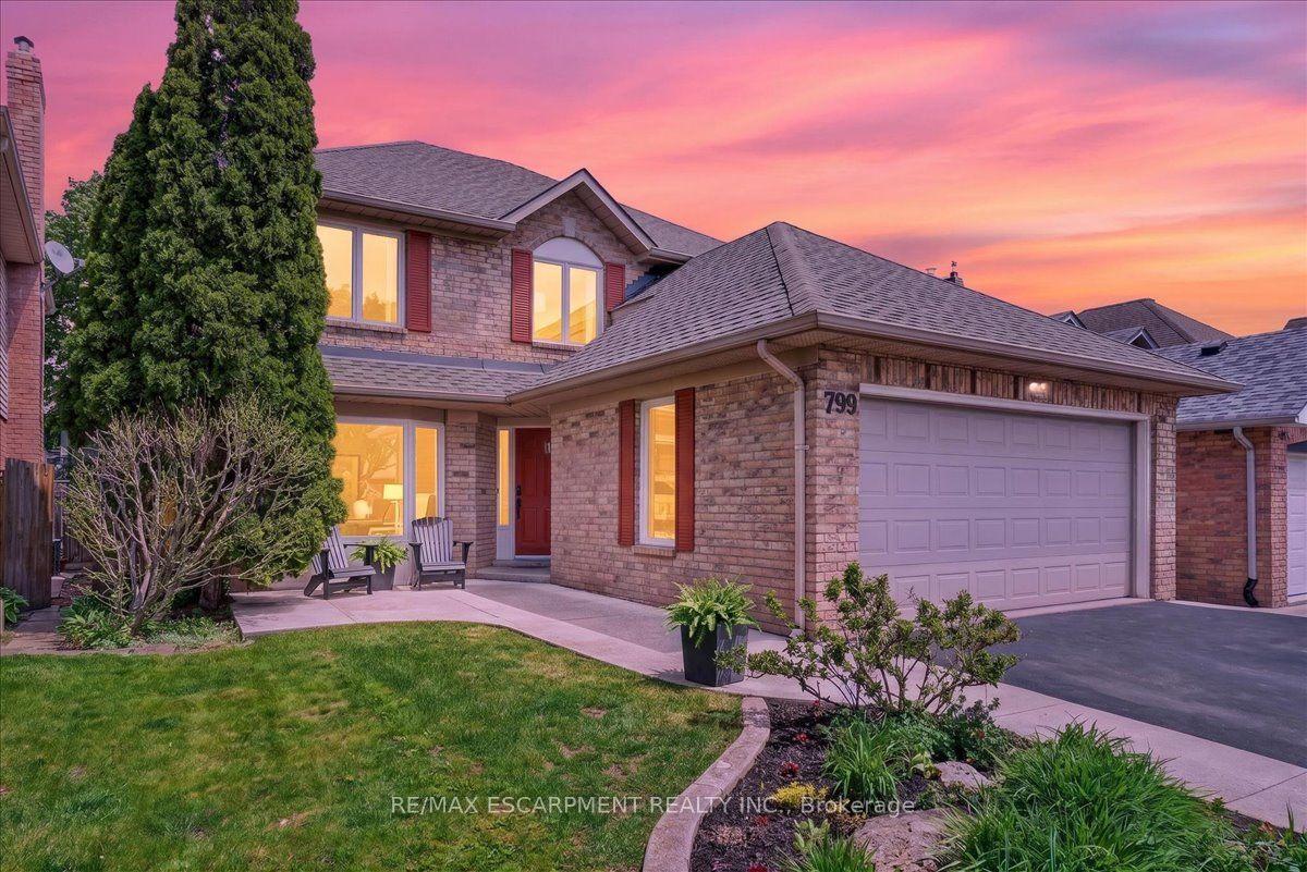 799 Hawkins Crescent — photo 1