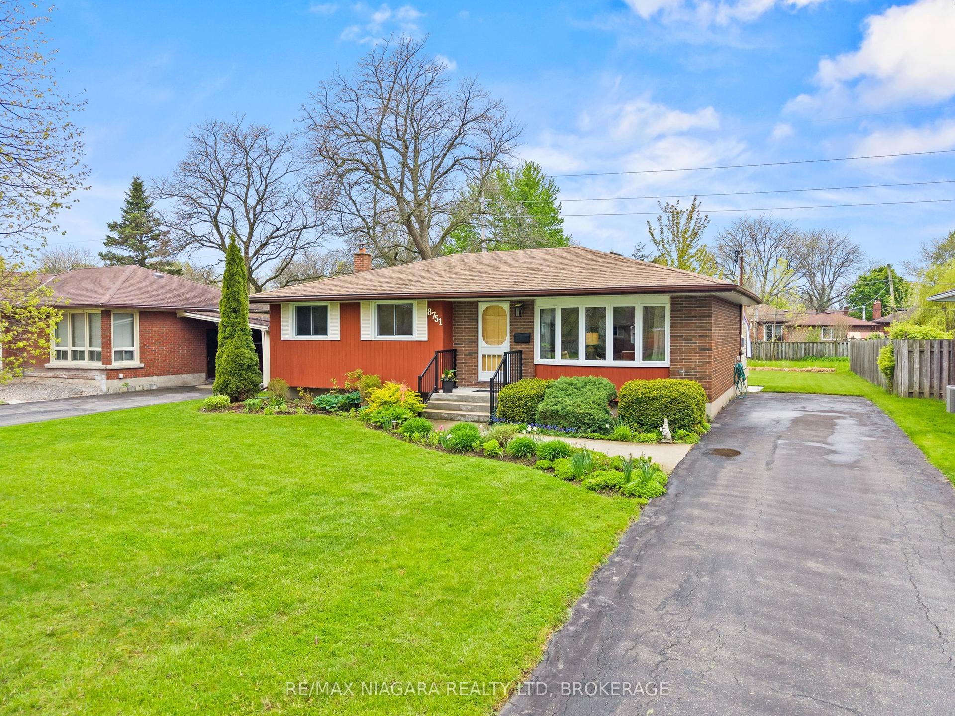 8751 Banting Avenue — photo 1