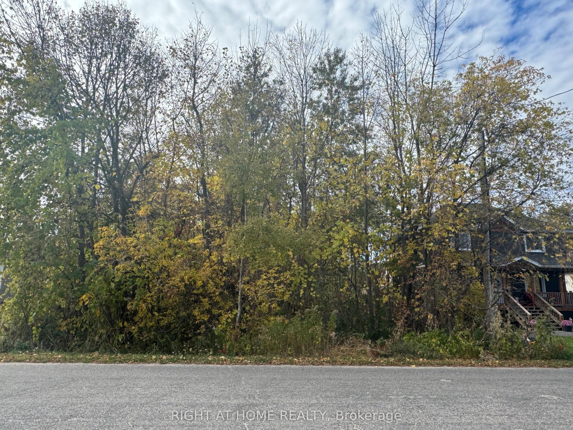 938 Ferrier Avenue — photo 1
