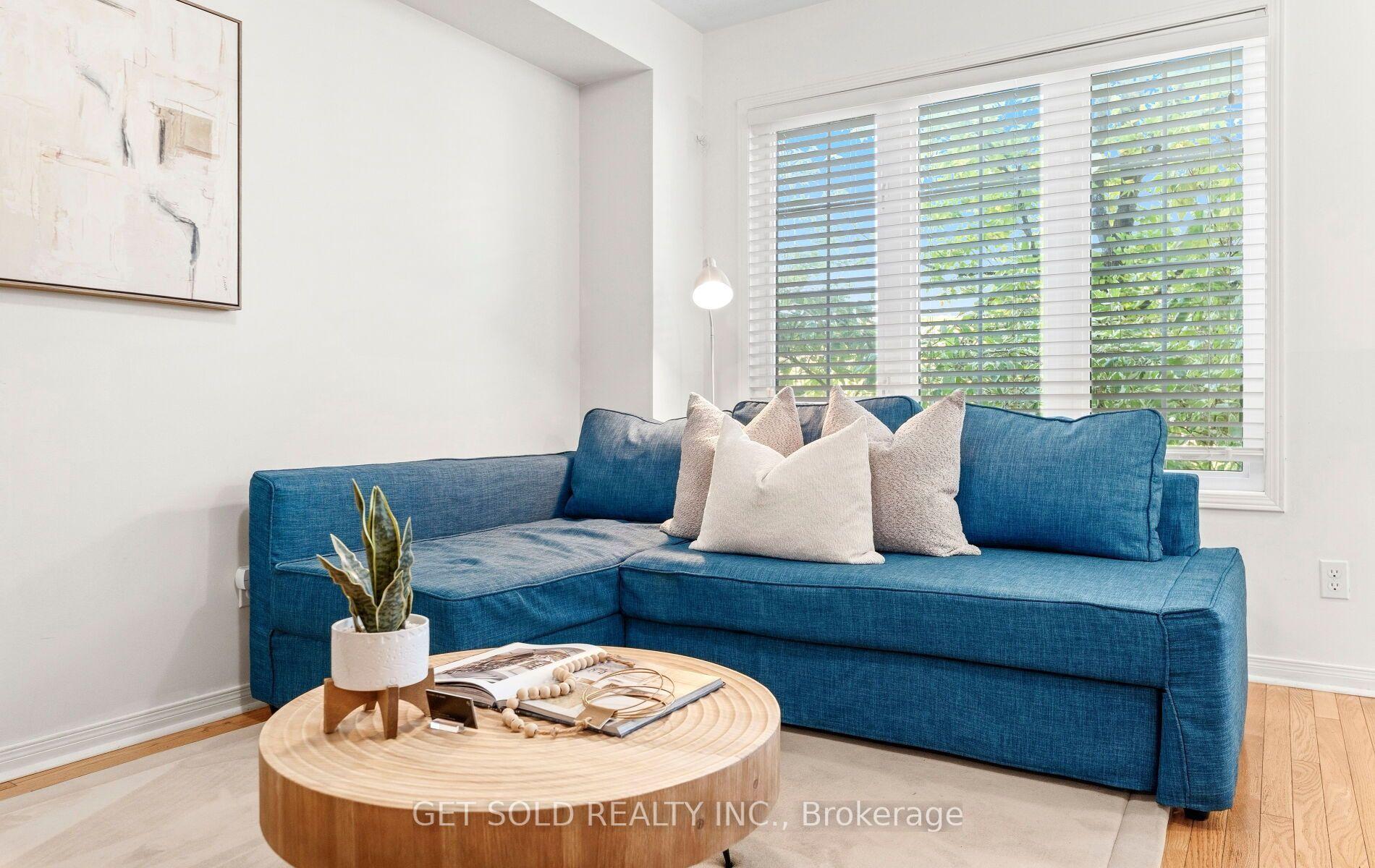 33 Sergio Marchi Street, Toronto — Townhouse for sale, photo 1