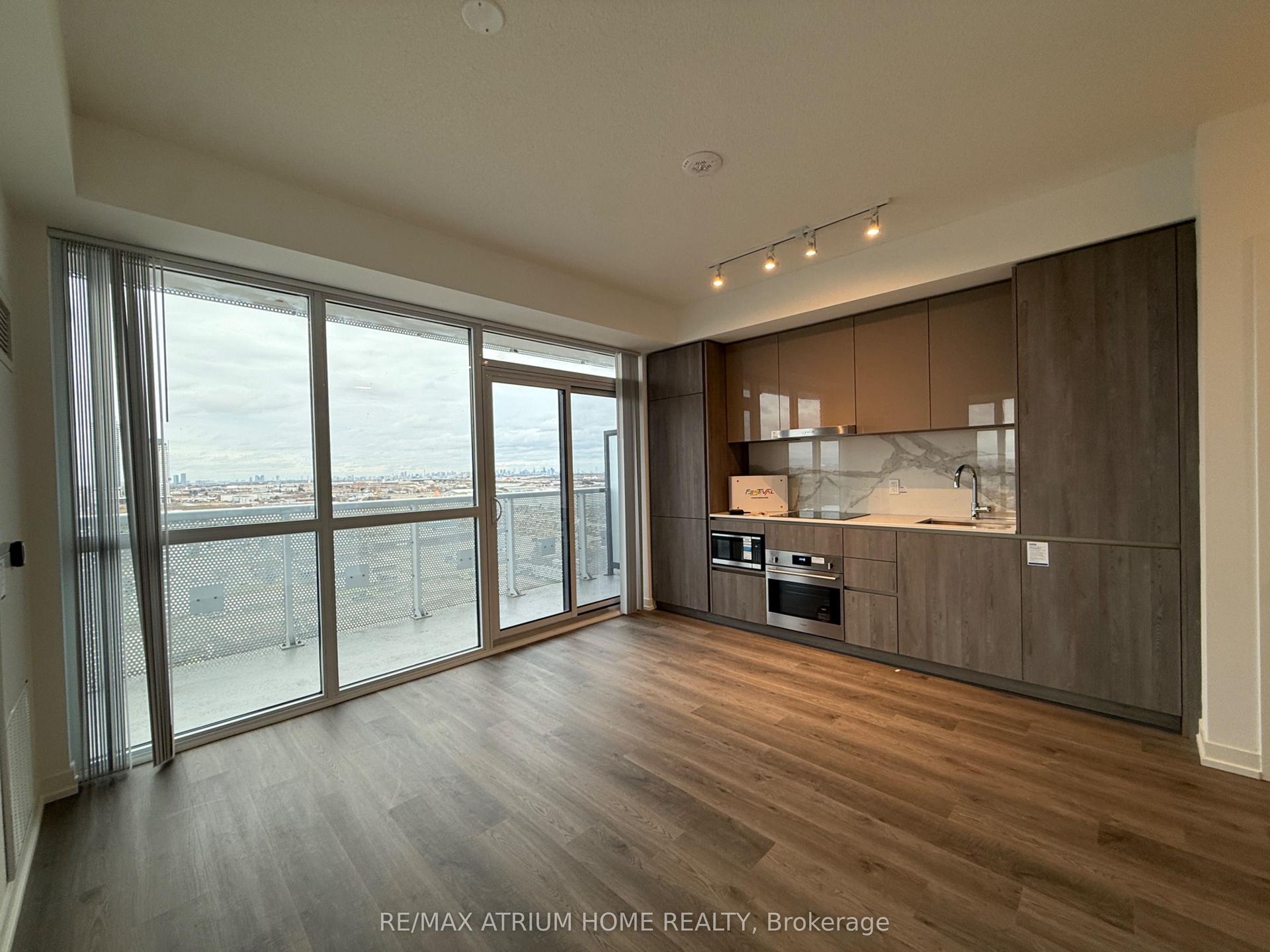 8 Interchange Way 1206 #1206 — photo 1