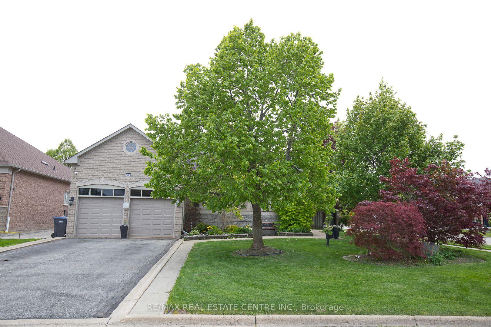1 Kirkwood Crescent — photo 1