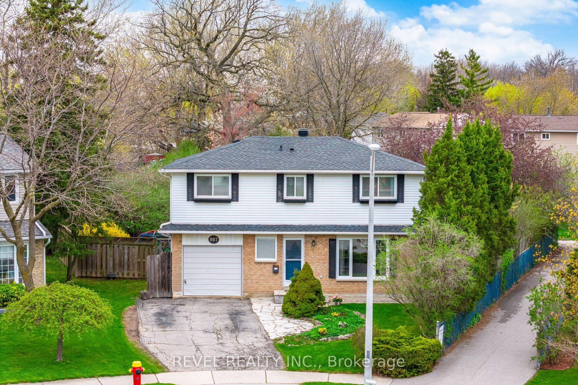 807 Secord Court — photo 1