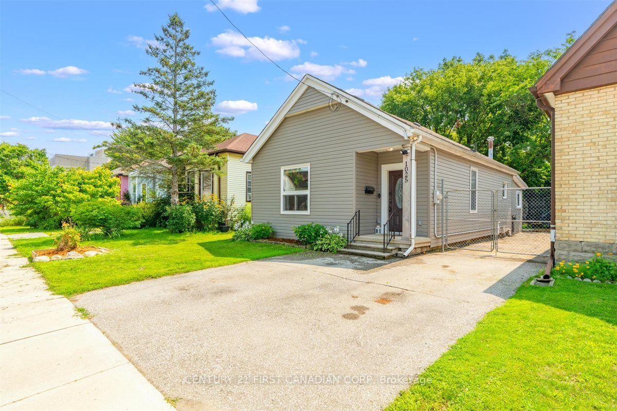 1025 King Street, London East — Detached for sale, photo 1