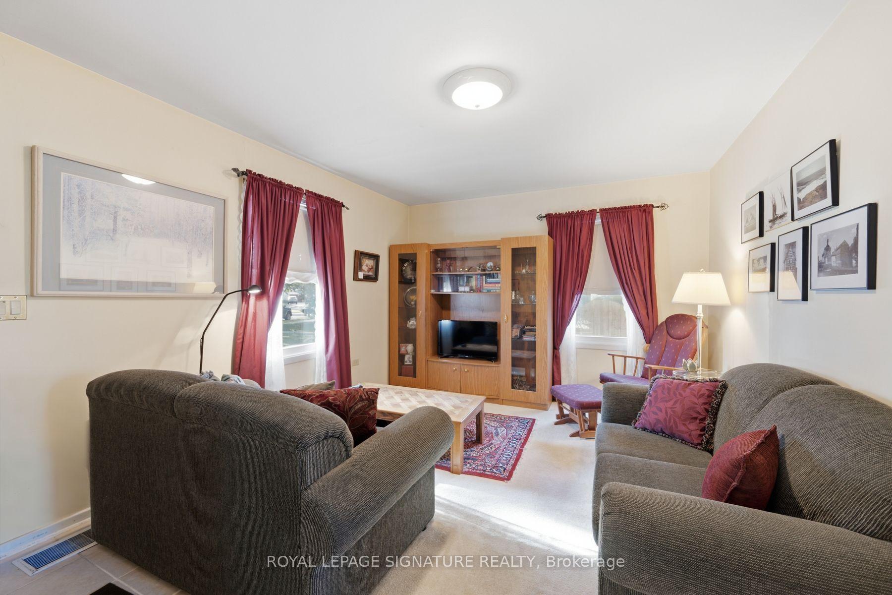 15 Kemp Square, Toronto — Detached for sale, photo 1