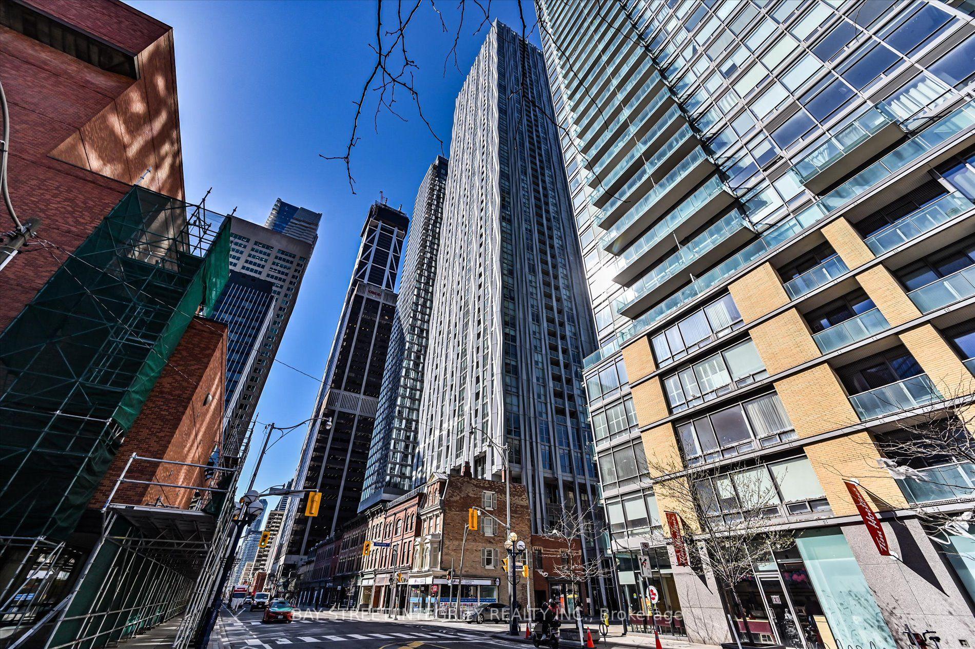 1 Yorkville Avenue 3208 #3208 — photo 1