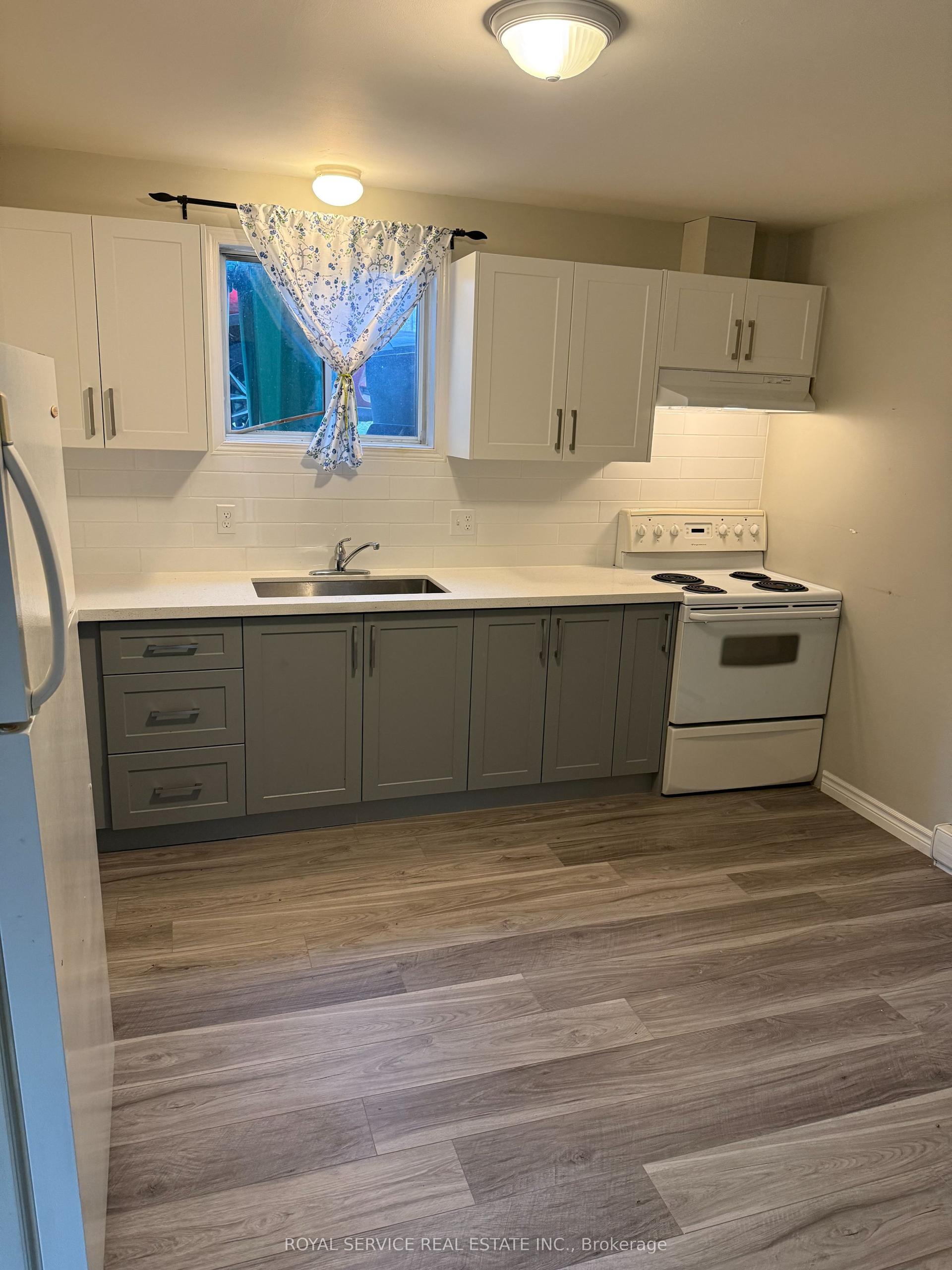 602 Park Street N 1 #1, Peterborough — Multiplex for lease, photo 1