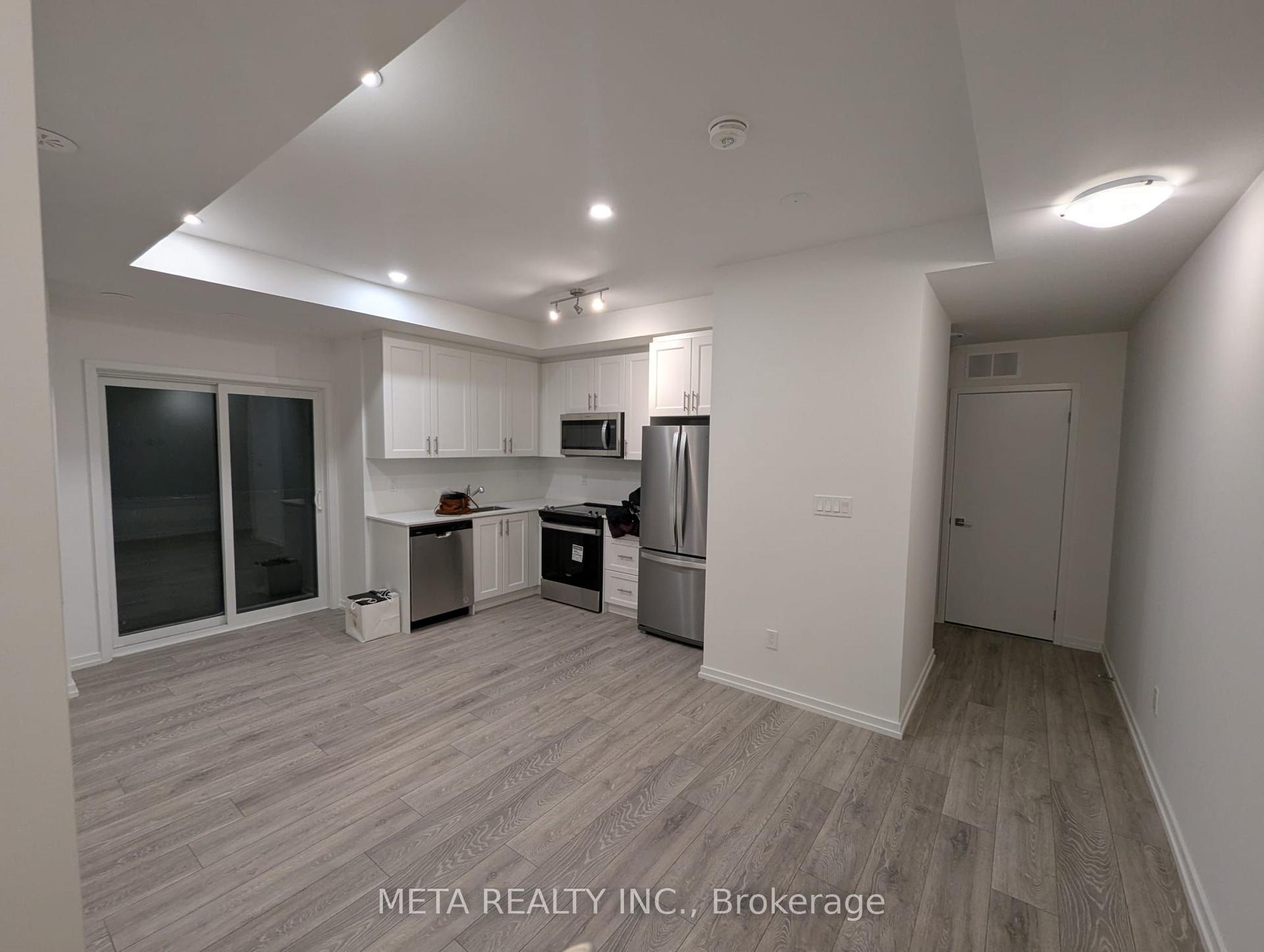 22 Lytham Green Circle 13 #13, Newmarket — Condo Town for lease, photo 1