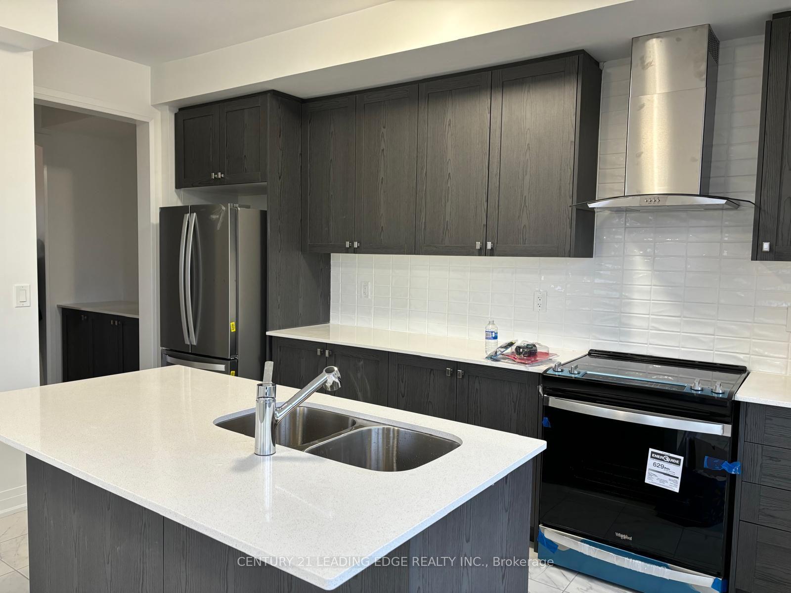 2 Nautical Way, Whitby — Townhouse for lease, photo 1