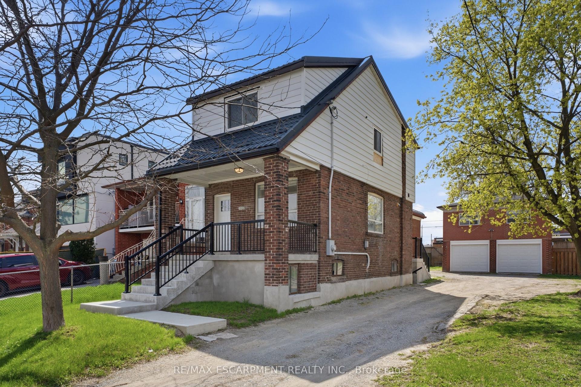 1049 Glencairn Avenue GARAGE UPPER #GARAGE UPPER — photo 1