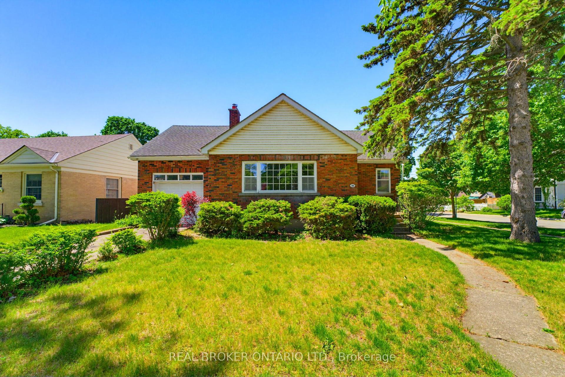 30 Lincoln Avenue — photo 1