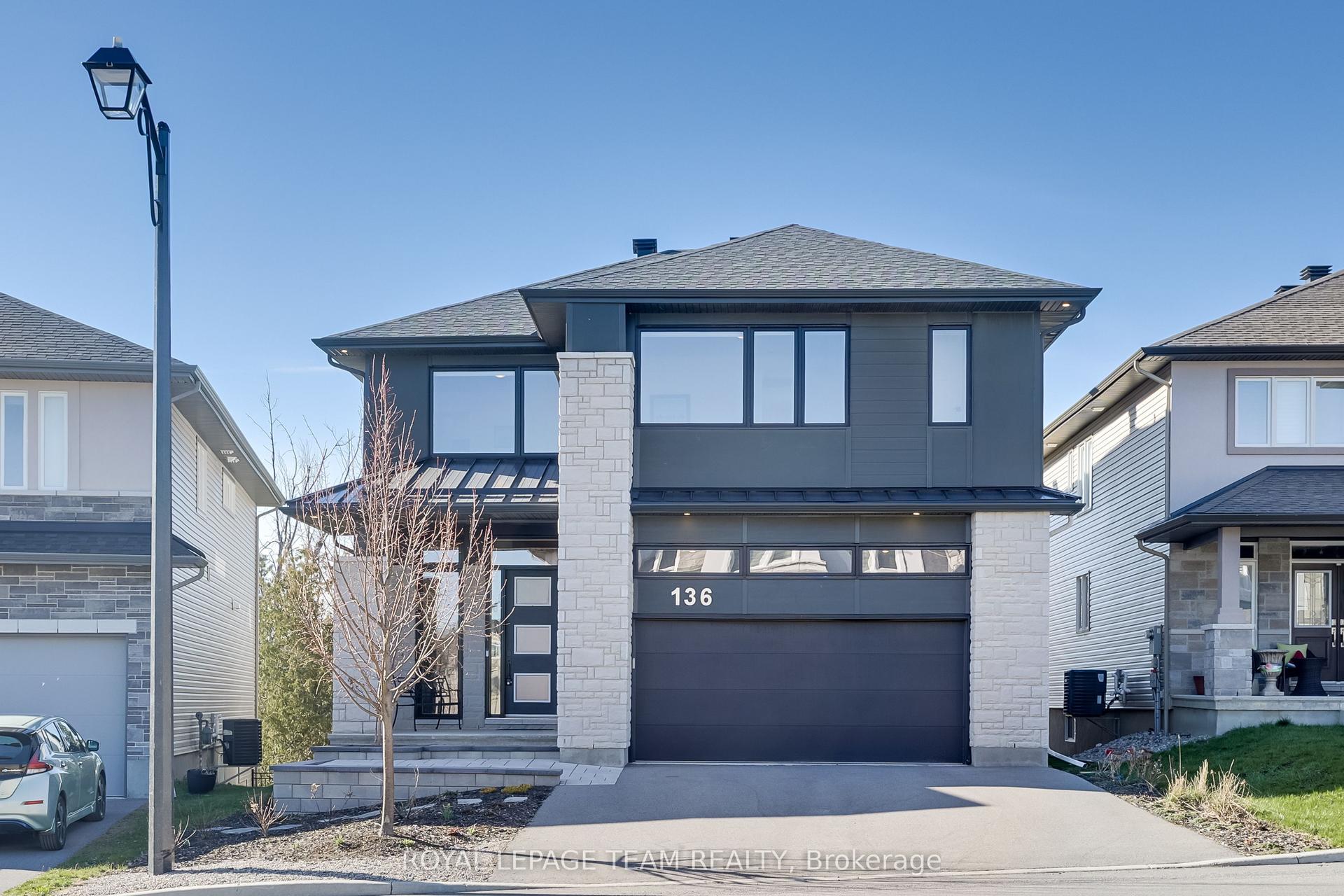136 Escarpment Crescent — photo 1