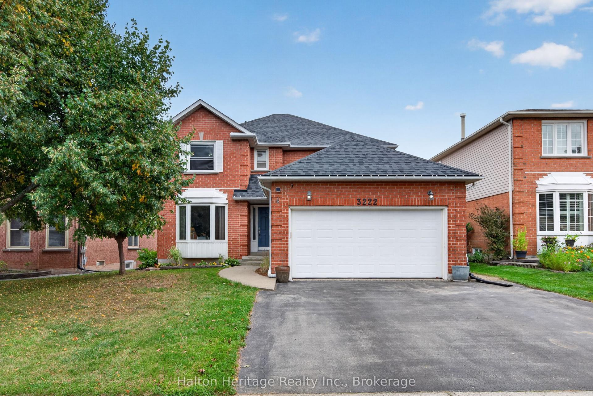 3222 Wentworth Street, Burlington — Detached for sale, photo 1