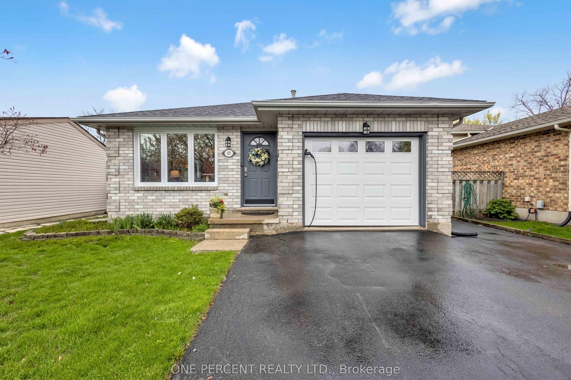 57 Coxwell Crescent — photo 1