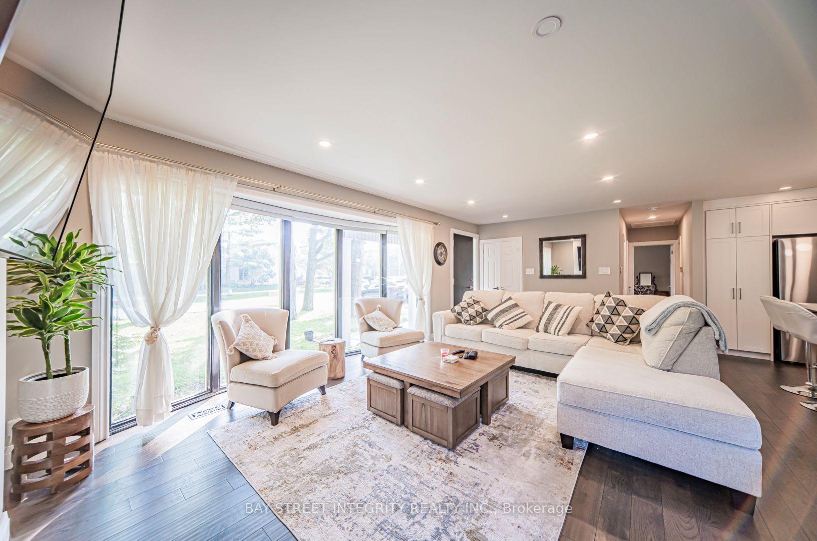 1277 Gainsborough Drive — photo 1