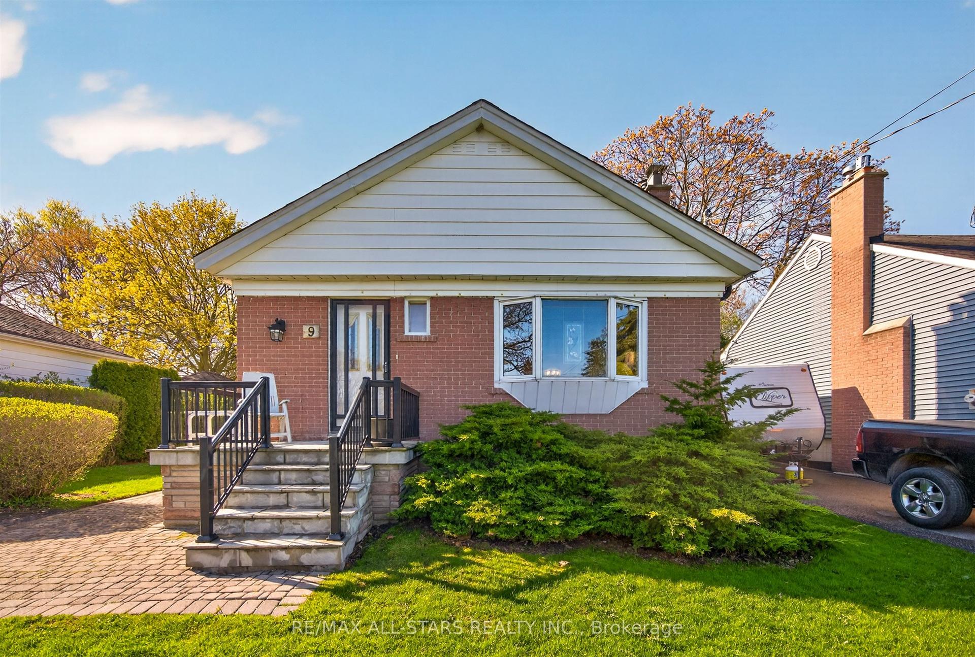 9 Martindale Road, Toronto — Detached for sale, photo 1