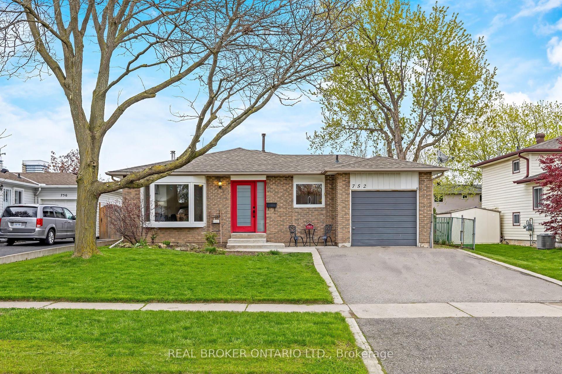 752 Mackenzie Drive — photo 1
