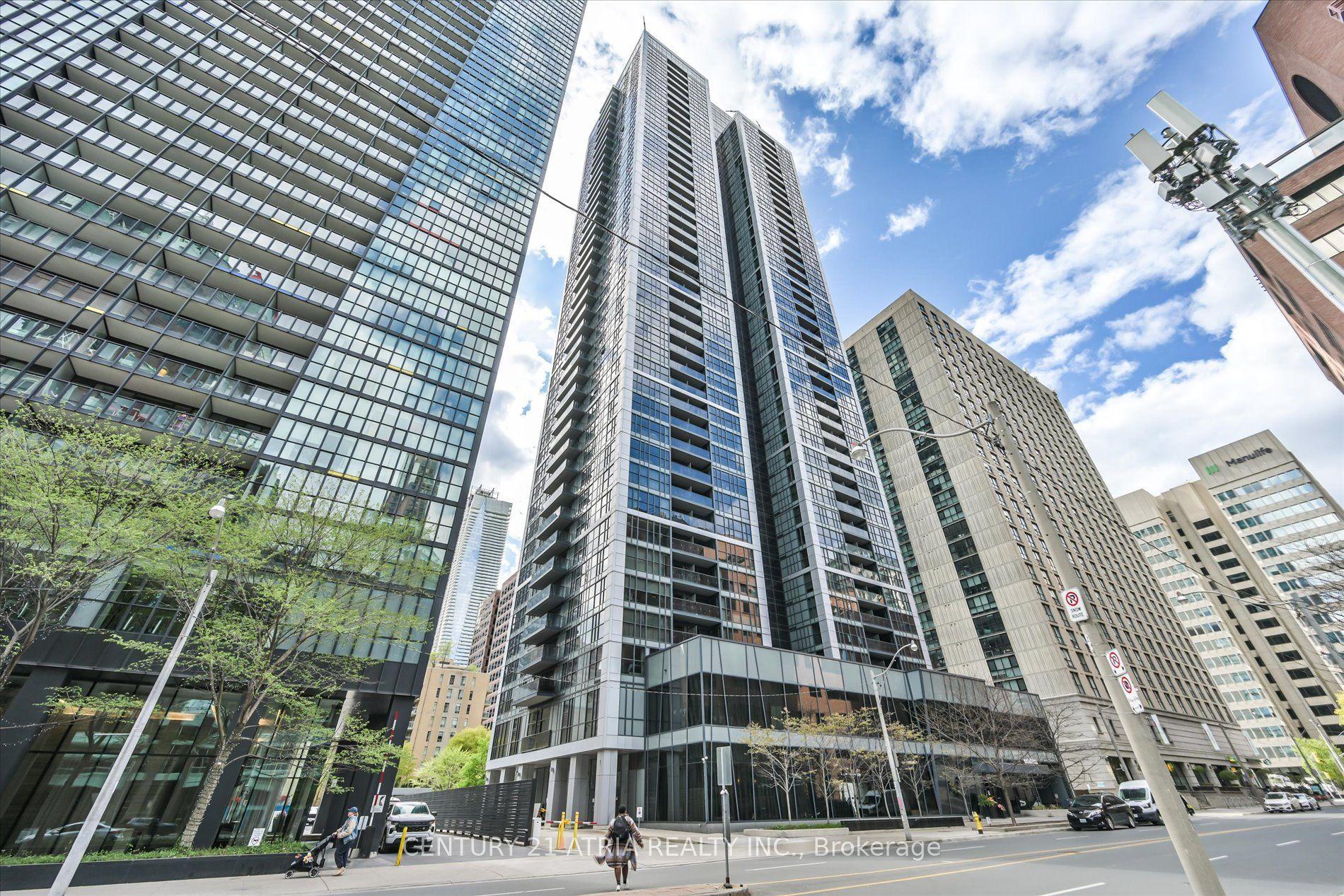 28 Ted Rogers Way 1907 #1907 — photo 1