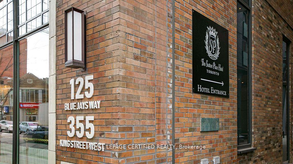 125 Blue Jays Way 1905 #1905 — photo 1