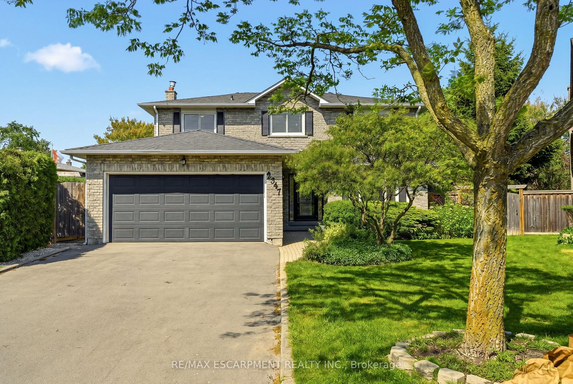 2347 Tweedsmuir Court — photo 1