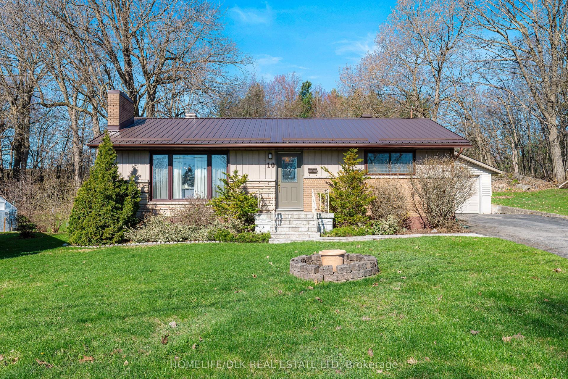 10 Oak Crescent — photo 1