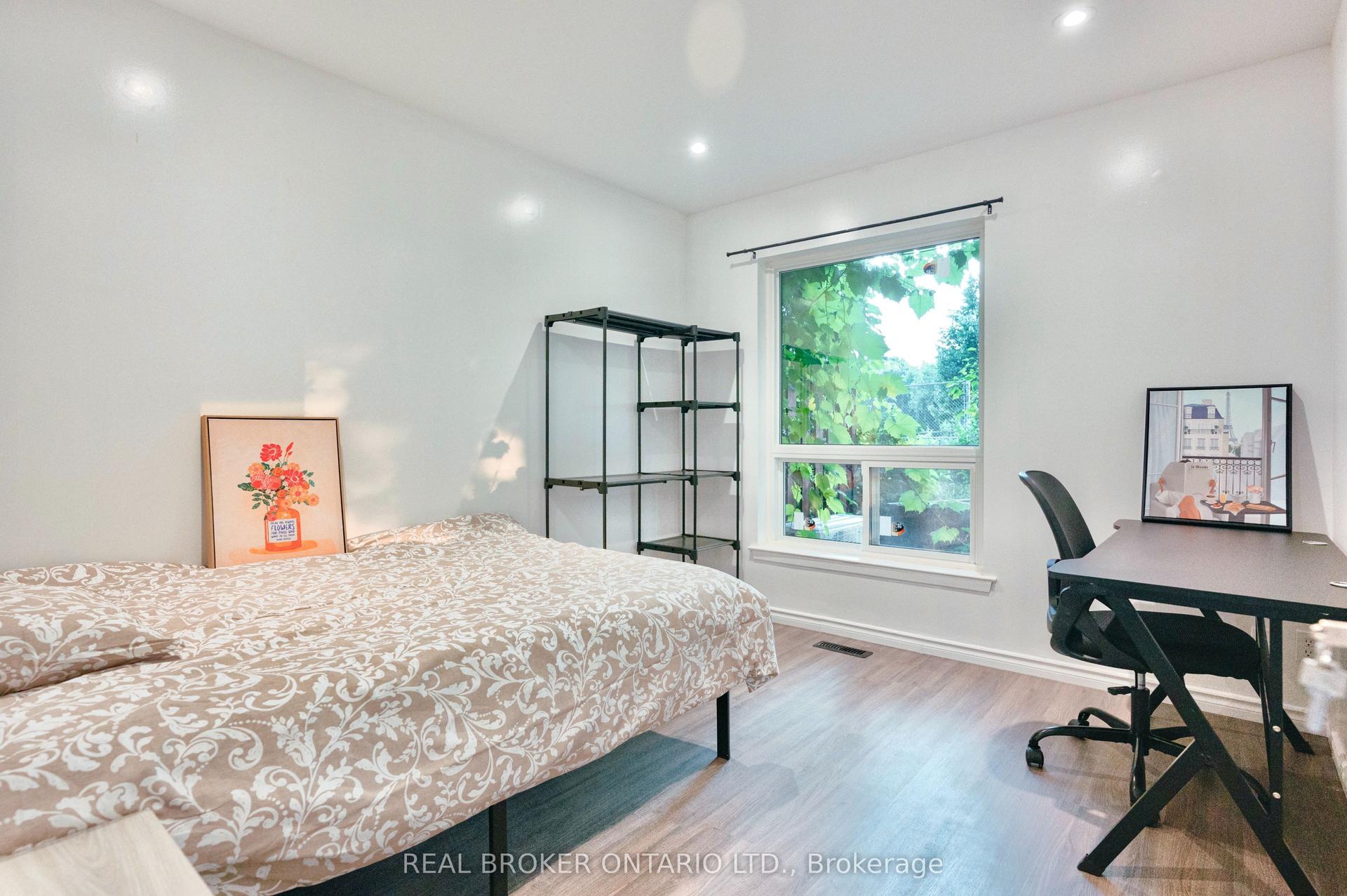 725 military Trail, Toronto — Condo Town for lease, photo 1