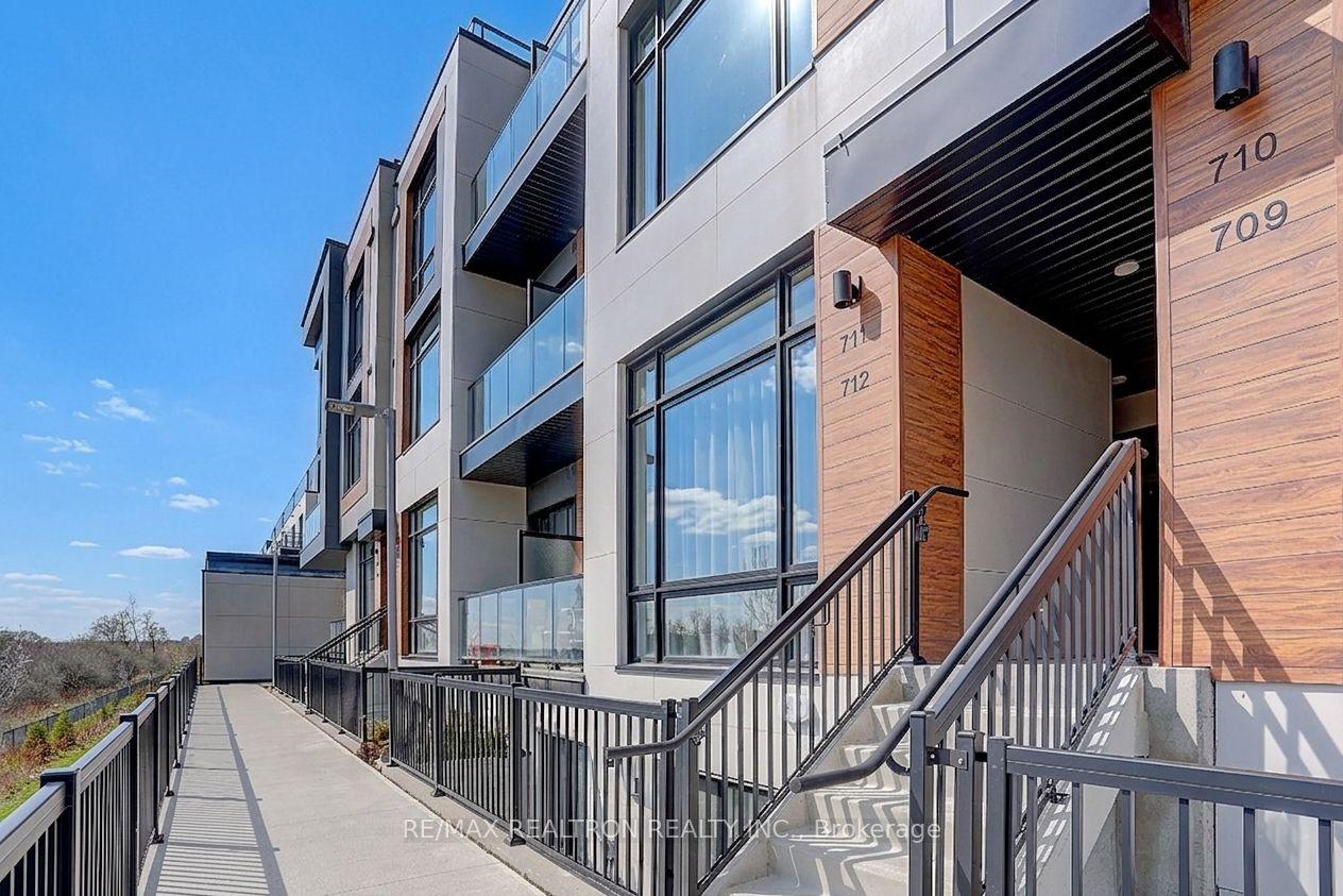 5 Steckley House Lane 711 #711 — photo 1