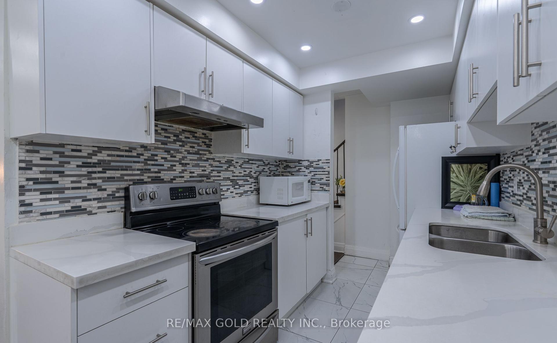 102 Bunchberry Way — photo 1
