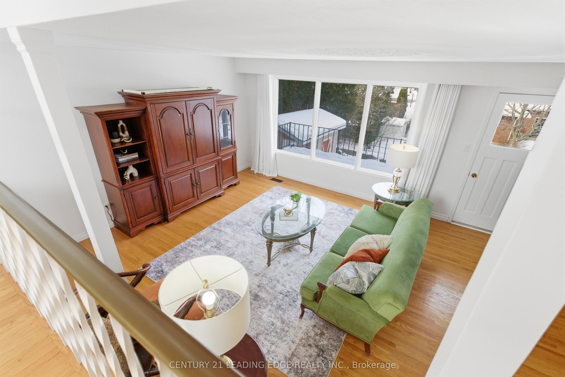 581 Arnhem Drive — photo 1